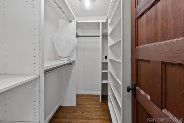 7728 Ludington Pl, La Jolla CA: https://media.crmls.org/mediaz/49fa5ecb-8003-4b9b-a38c-59aed280cb76.jpg