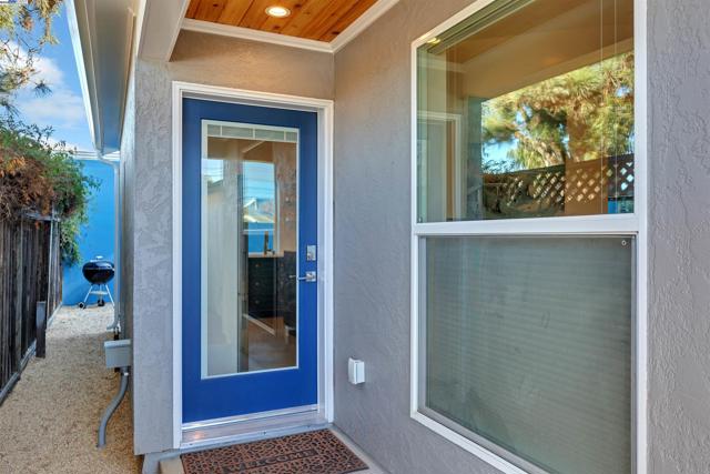 930 Magnolia Drive, Alameda CA: https://media.crmls.org/mediaz/49fa6558-7212-4d85-9594-31a8441ecf82.jpg