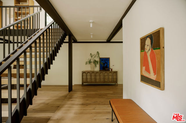 5649 Valley Oak Drive, Los Angeles CA: https://media.crmls.org/mediaz/49fb18e2-bf2a-4f86-a9fb-0c71fbe55447.jpg
