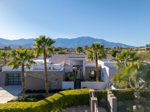 1 Via Merenda, Rancho Mirage CA: https://media.crmls.org/mediaz/49fb8487-a2dc-4e64-8709-c65e566b4750.jpg