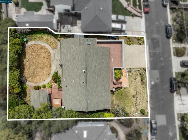 39 Anson Way, Kensington CA: https://media.crmls.org/mediaz/49fb8c88-8730-47e8-8612-5ed23461e025.jpg