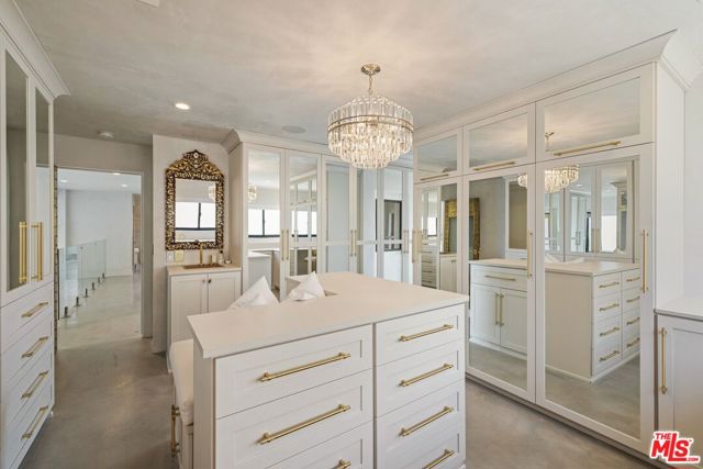 15 Reef Street, Marina del Rey CA: https://media.crmls.org/mediaz/49fb96df-bd2e-43b5-bd5a-a4315c51ebb8.jpg