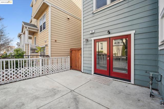 711 Summer Ln, Richmond CA: https://media.crmls.org/mediaz/49fbcdc1-83a9-4ec4-9385-45c9e566dfce.jpg