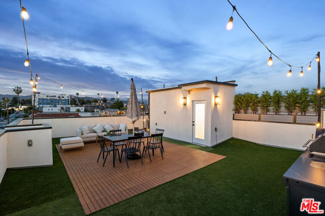 542 1/2 N Serrano Avenue, Los Angeles CA: https://media.crmls.org/mediaz/49fc6223-bb6c-41b4-b584-4ae70a519c34.jpg