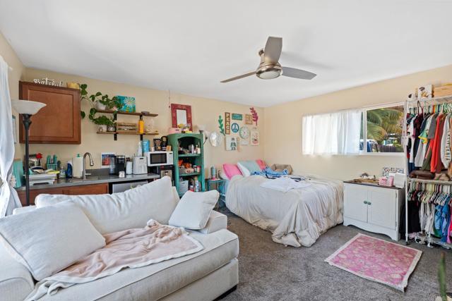 1565 Chestnut Avenue, Carlsbad CA: https://media.crmls.org/mediaz/49fd4404-2f55-4771-9d78-8023923c9b3b.jpg