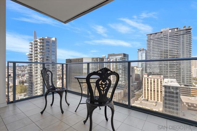 1388 Kettner Blvd, San Diego CA: https://media.crmls.org/mediaz/49fdd991-512d-4d10-99dd-cdad68b9e733.jpg