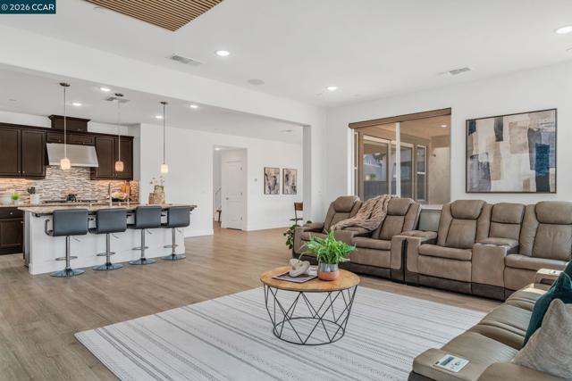 1553 S Perkins Place, Mountain House CA: https://media.crmls.org/mediaz/49fdf62a-26a2-4663-87ba-22429392d4bc.jpg