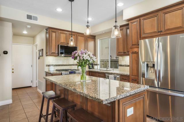 11506 Village Ridge Rd, San Diego CA: https://media.crmls.org/mediaz/49fec63b-70a6-4a96-8ca0-b13fc514633d.jpg