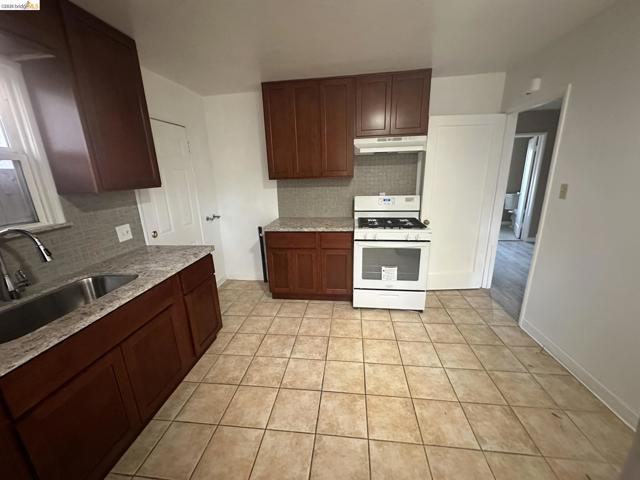 Image 33 of 40 For 1075 47th St