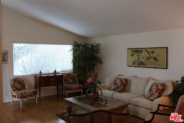 8442 WILBUR Avenue photo 8