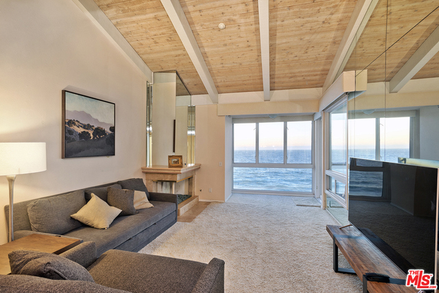 575 ESPLANADE, Redondo Beach, California 90277, 2 Bedrooms Bedrooms, ,2 BathroomsBathrooms,Residential,Sold,ESPLANADE,17203212