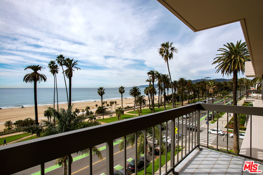 1007 OCEAN AVENUE #PH2, SANTA MONICA, CA 90403 – Ocean Ave Living