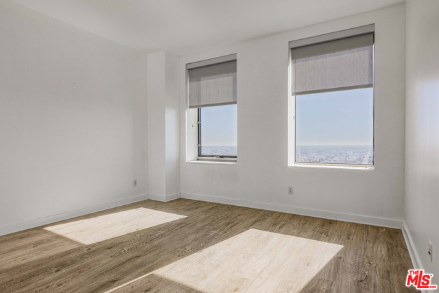 3810 WILSHIRE Boulevard, Los Angeles, California 90010, 2 Bedrooms Bedrooms, ,2 BathroomsBathrooms,Condominium,For Sale,WILSHIRE,21690208