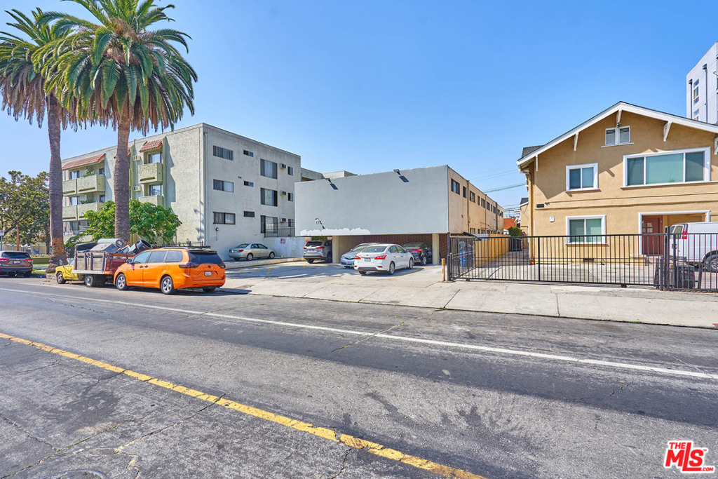 175 S Oxford Avenue, Los Angeles, CA 90004