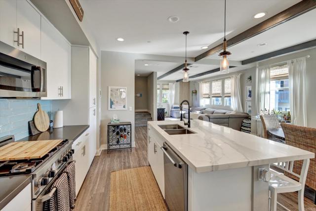 1570 Vista Del Mar Way, Oceanside CA: https://media.crmls.org/mediaz/4a0149e9-b3be-41de-be03-1377f7ac56e8.jpg