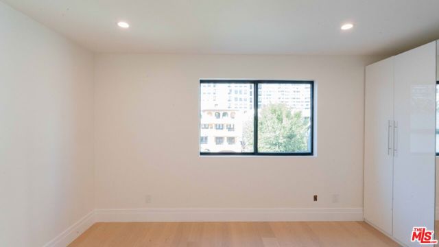 10520 Ashton Avenue, Los Angeles CA: https://media.crmls.org/mediaz/4a016c0d-c91e-4c7e-a2a9-297c053d1c31.jpg