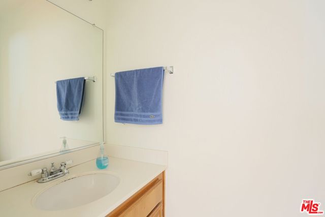 27 Comiso, Irvine CA: https://media.crmls.org/mediaz/4a01ccae-844c-446c-a406-6b75d0ae4110.jpg