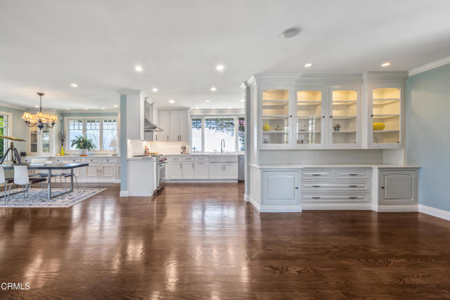 9670 Crystal View Dr., Tujunga CA: https://media.crmls.org/mediaz/4a023906-5d47-4dcb-a6cd-7434b6d4c994.jpg