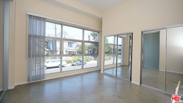 922 W 23Rd Street, Los Angeles CA: https://media.crmls.org/mediaz/4a02dee7-948b-4690-b796-eb466a8e8350.jpg