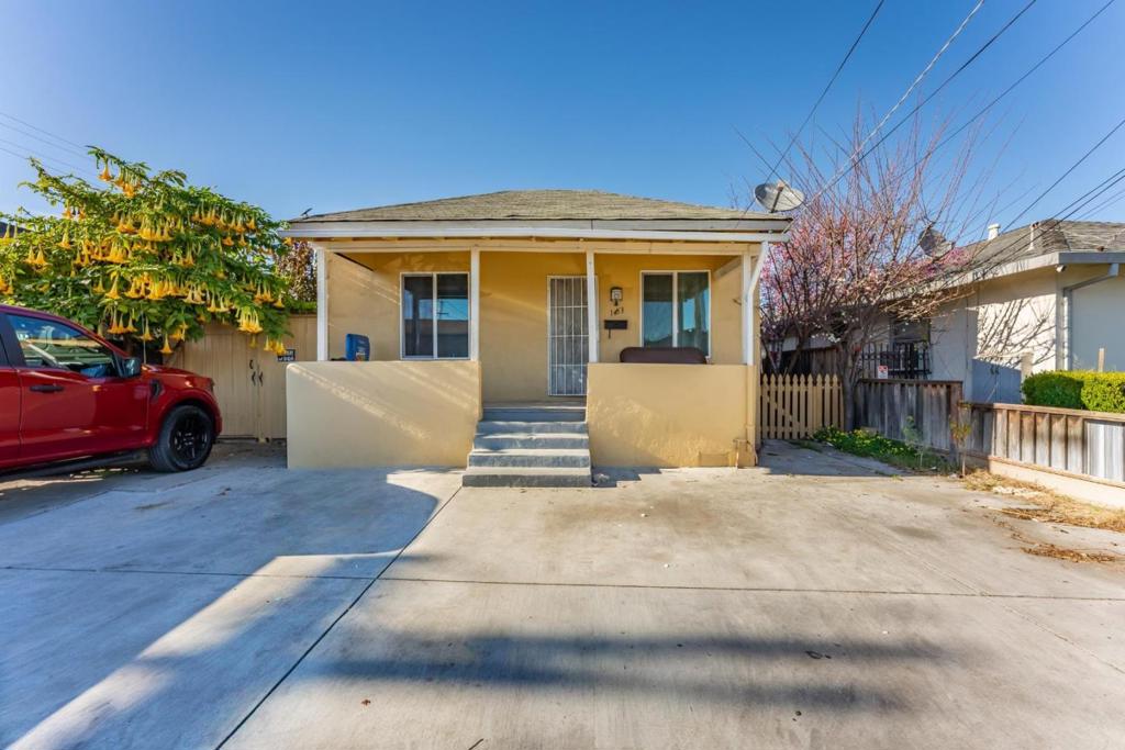 1453 Whitton Ave