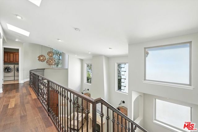 3200 Elm Avenue, Manhattan Beach CA: https://media.crmls.org/mediaz/4a035bee-bd4b-4586-b62c-92b2a858d250.jpg