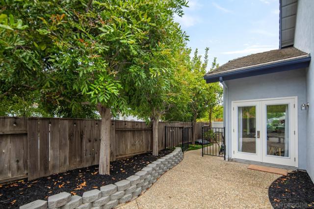 13358 Twin Circle Ct, Poway CA: https://media.crmls.org/mediaz/4a039663-f5b1-43a4-83c9-435b21b9e337.jpg