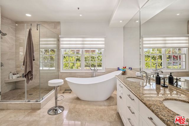 11737 Gwynne Lane, Los Angeles CA: https://media.crmls.org/mediaz/4a03b55a-a73f-4af2-8fcf-5e26bff72670.jpg