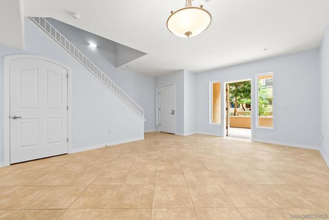 301 W G St, San Diego CA: https://media.crmls.org/mediaz/4a03f2ed-ff9e-40a3-ba4d-9a7f63082336.jpg