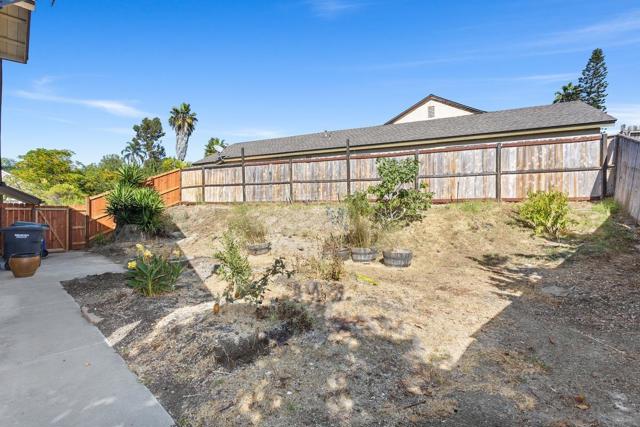 464 Dorsey Way, Vista CA: https://media.crmls.org/mediaz/4a046907-3306-4e71-8679-f340447da66b.jpg