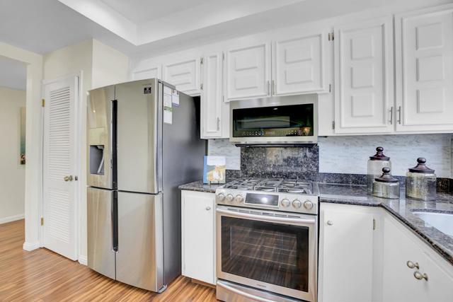 34863 Warwick Court, Fremont CA: https://media.crmls.org/mediaz/4a05511d-0cf5-4836-bc49-c804eca195e3.jpg