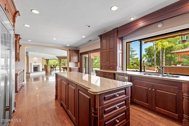 11 Inverness Road, Thousand Oaks CA: https://media.crmls.org/mediaz/4a06037d-2383-4df6-afdc-ad6dc5c8277d.jpg