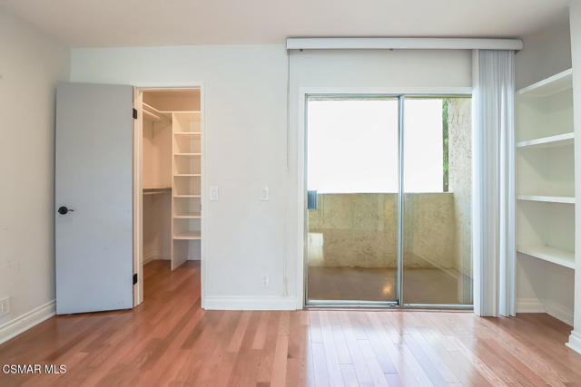 18411 Hatteras Street, Tarzana CA: https://media.crmls.org/mediaz/4a062fe6-290c-487e-89a7-b817f7d98baa.jpg