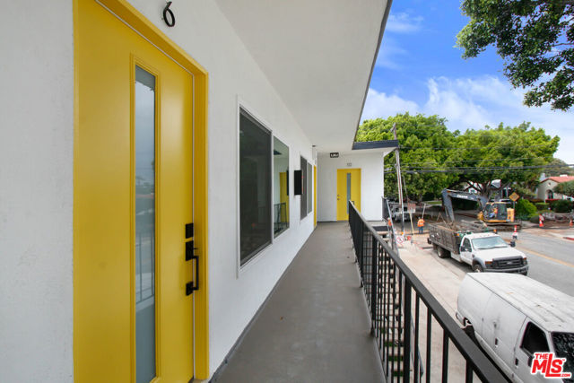 Image 22 of 23 For 2626 Cloverfield Boulevard