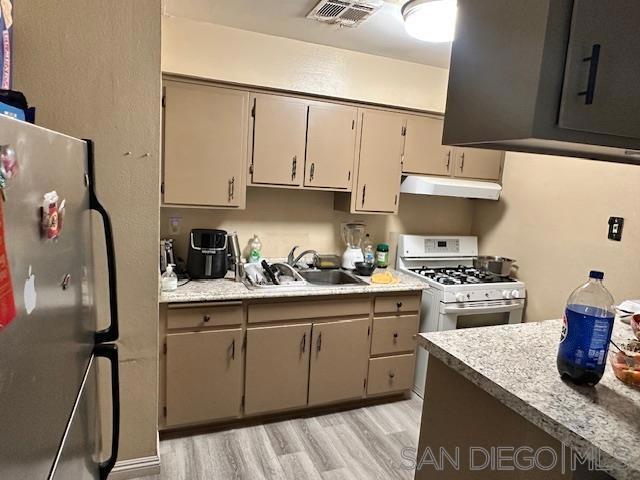 628 McKinley St, Calexico CA: https://media.crmls.org/mediaz/4a06e3b5-ccee-499e-b695-854851b7b3fb.jpg