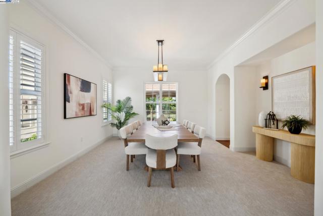2307 Vineyard Heights Ln, Pleasanton CA: https://media.crmls.org/mediaz/4a06f49d-324d-4d37-88bf-780a82db8d3c.jpg