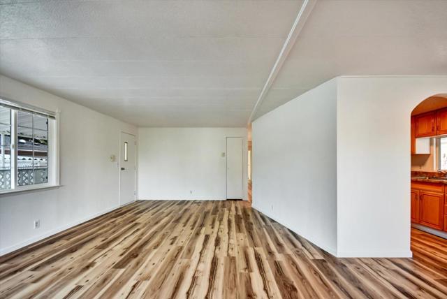 17 Pepperwood Way, Soquel CA: https://media.crmls.org/mediaz/4a071eed-5750-4d6b-bf86-c4b966cf954a.jpg