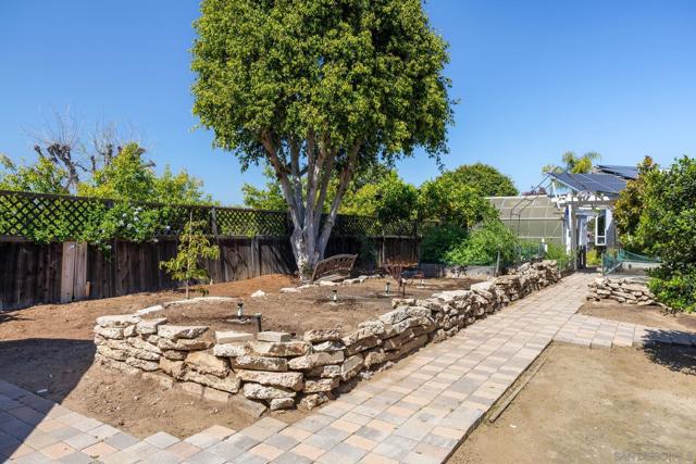 16334 Woodson View Rd, Poway CA: https://media.crmls.org/mediaz/4a0794b6-1527-4e00-bc83-ff26a34dfe06.jpg