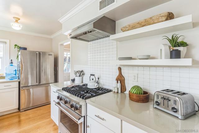 701 Catalina Ave, Santa Ana CA: https://media.crmls.org/mediaz/4a07c89c-4f89-4c21-86a3-fc80ae75e30d.jpg