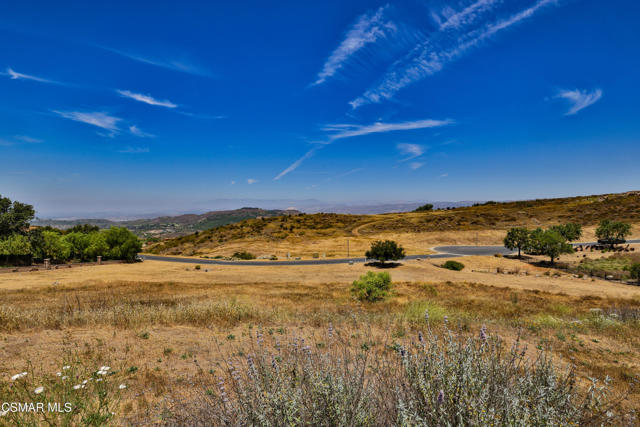 70 Presidential Drive, Simi Valley CA: https://media.crmls.org/mediaz/4a07d92c-1862-48aa-860d-cdb1488c6e1a.jpg