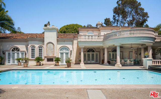 16727 Camino Sierra Del Sur Drive, Rancho Santa Fe CA: https://media.crmls.org/mediaz/4a07ea75-0a45-4e32-b458-350c9551dc5a.jpg