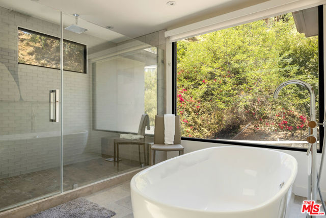 8540 Hedges Way, Los Angeles CA: https://media.crmls.org/mediaz/4a081445-5e8e-4313-b722-7db9e2d295f1.jpg