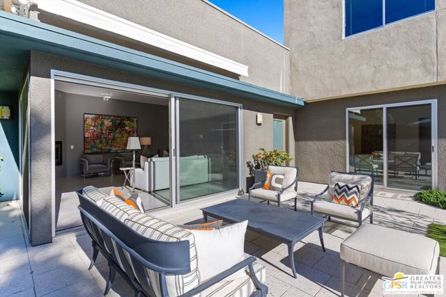 1062 Hunter Drive, Palm Springs CA: https://media.crmls.org/mediaz/4a086651-d523-4717-89c1-9b5bd1e7373a.jpg