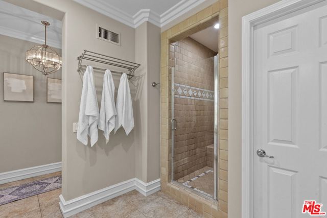 638 Oak Tree Court, Simi Valley CA: https://media.crmls.org/mediaz/4a09219b-8cc0-408e-af66-dcb5966e465e.jpg