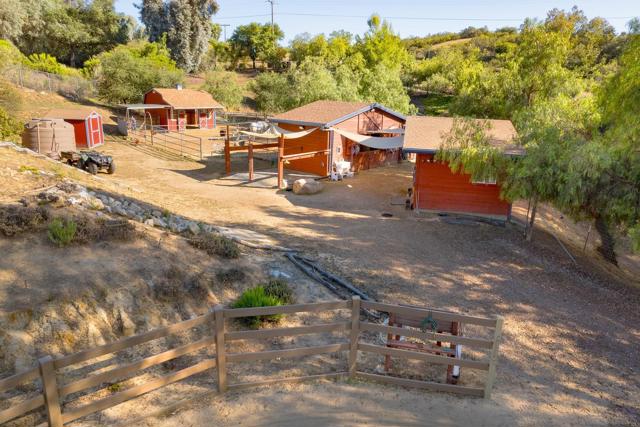 12052 Sky View Dr, Valley Center CA: https://media.crmls.org/mediaz/4a09fef3-849e-4372-bbdd-a46f8f4ecf3f.jpg