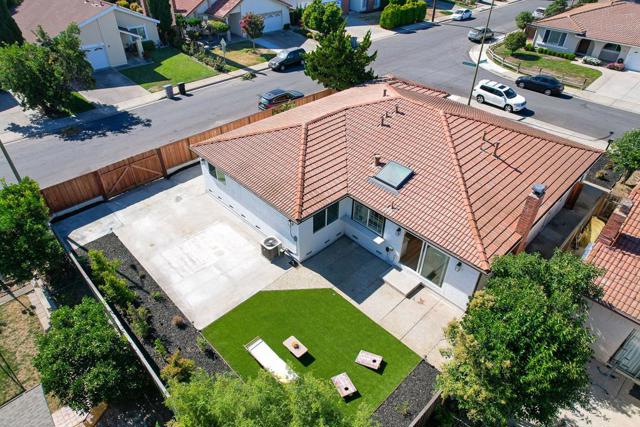168 Park Dartmouth Place, San Jose CA: https://media.crmls.org/mediaz/4a0a456a-8e44-4770-91e6-5f6f81749f4e.jpg