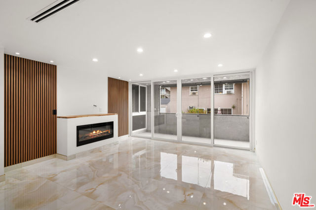 125 W Mountain Street, Glendale CA: https://media.crmls.org/mediaz/4a0afe75-891c-437d-9aa7-98821c9eb3e0.jpg