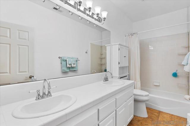 31252 North Star Way, Valley Center CA: https://media.crmls.org/mediaz/4a0bd42a-cbcc-48a4-b9de-4ed5e4edf5d2.jpg