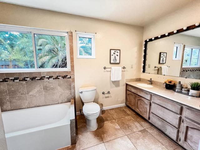 315 King Street, Redwood City CA: https://media.crmls.org/mediaz/4a0bf81f-5e74-4466-babe-31fb5224eea2.jpg