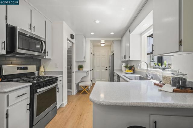 241 Lombardi Cir, Walnut Creek CA: https://media.crmls.org/mediaz/4a0c61e4-2b53-41b9-9ee7-42014280b684.jpg