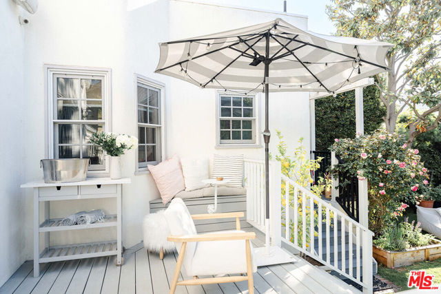 10736 Le Conte Avenue, Los Angeles CA: https://media.crmls.org/mediaz/4a0c90f3-12b4-4bd5-a62e-b2f4c4bda6df.jpg